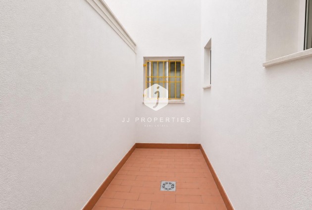 Aus zweiter Hand - Wohnung -
Torrevieja - Estacion de autobuses