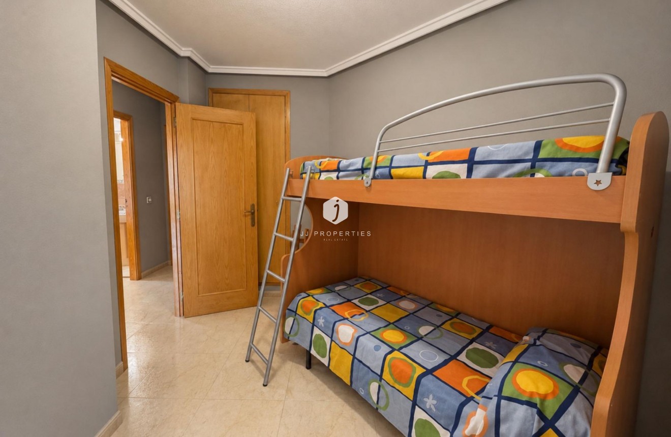 Aus zweiter Hand - Wohnung -
Torrevieja - Estacion de autobuses
