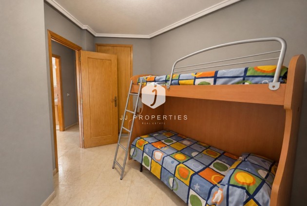 Aus zweiter Hand - Wohnung -
Torrevieja - Estacion de autobuses