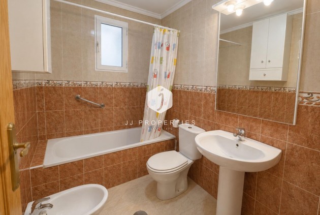 Aus zweiter Hand - Wohnung -
Torrevieja - Estacion de autobuses