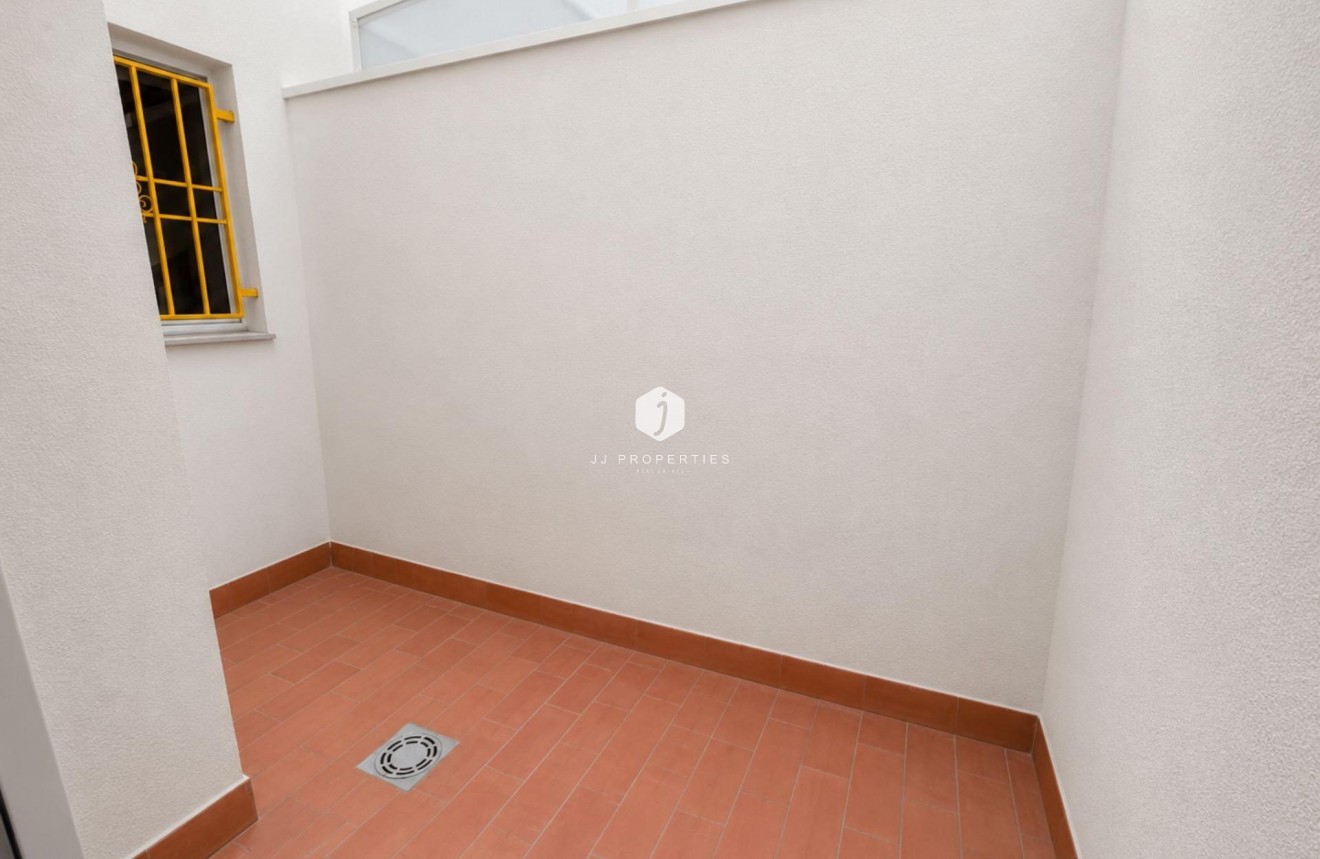 Aus zweiter Hand - Wohnung -
Torrevieja - Estacion de autobuses