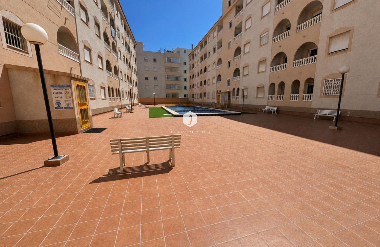 Aus zweiter Hand - Wohnung -
Torrevieja - Estacion de autobuses