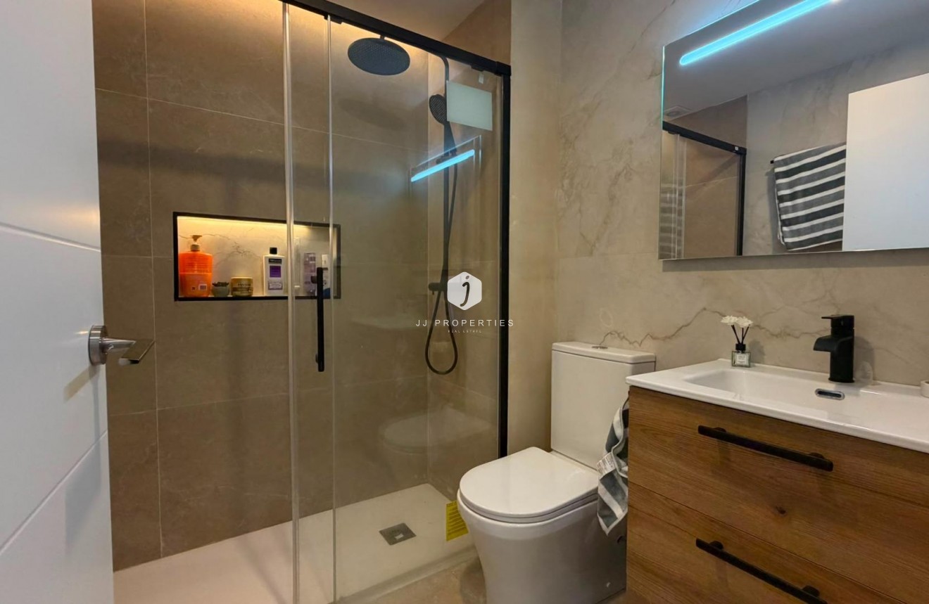 Tweedehands - Bungalow -
Torrevieja - La veleta