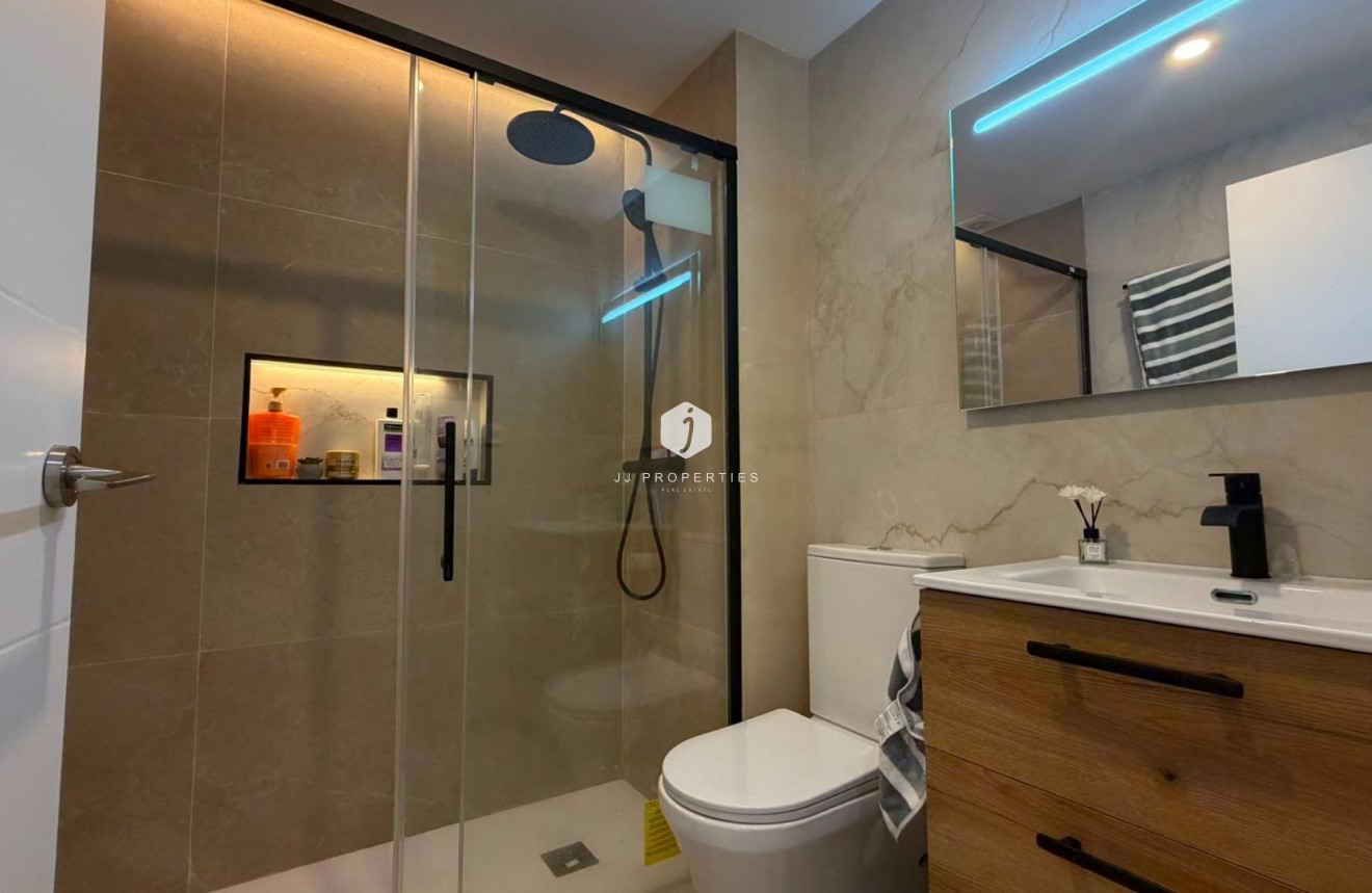 Tweedehands - Bungalow -
Torrevieja - La veleta