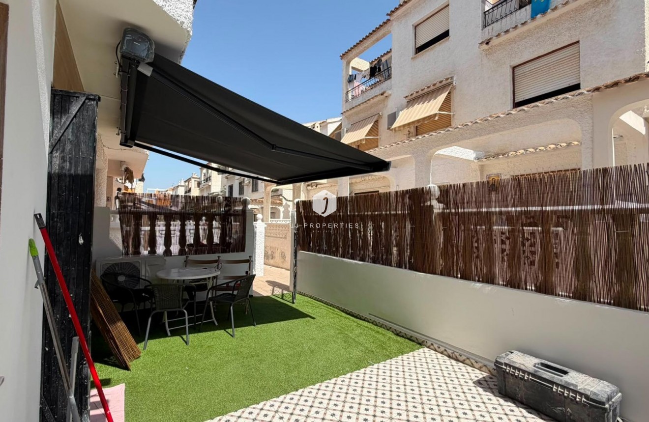 Tweedehands - Bungalow -
Torrevieja - La veleta