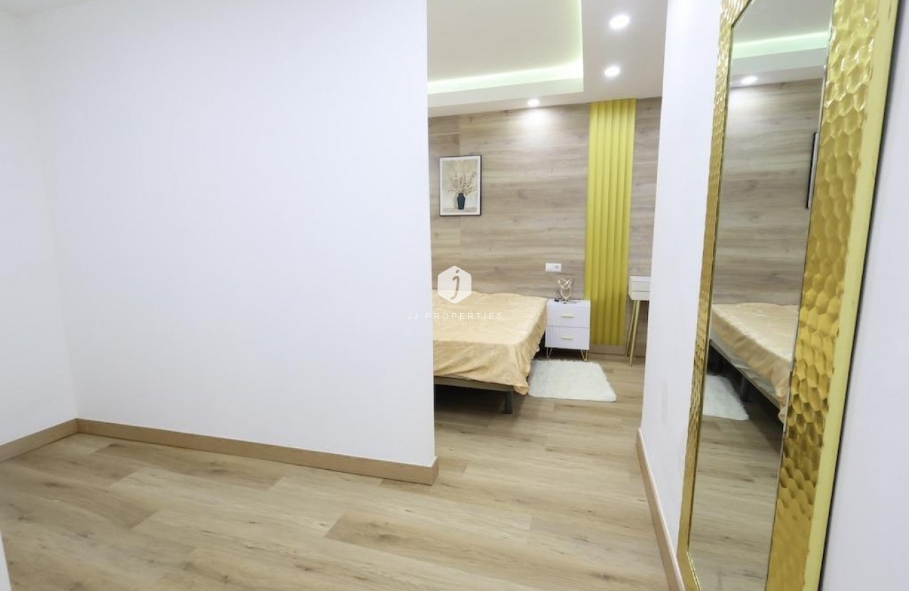 Tweedehands - Appartement / flat -
Torrevieja - Costa Blanca