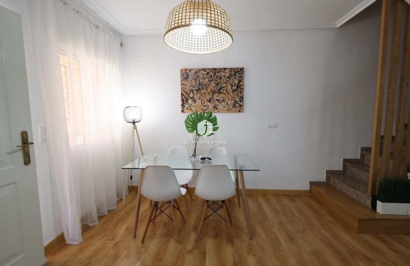 Tweedehands - duplex -
Orihuela Costa - Costa Blanca