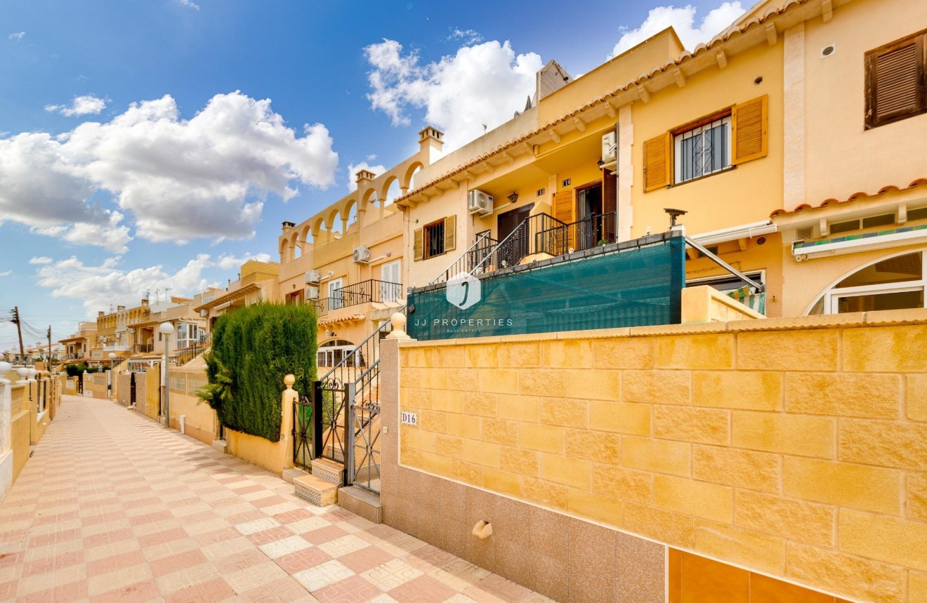 D'occasion - Bungalow -
Torrevieja - La Siesta - El Salado - Torreta