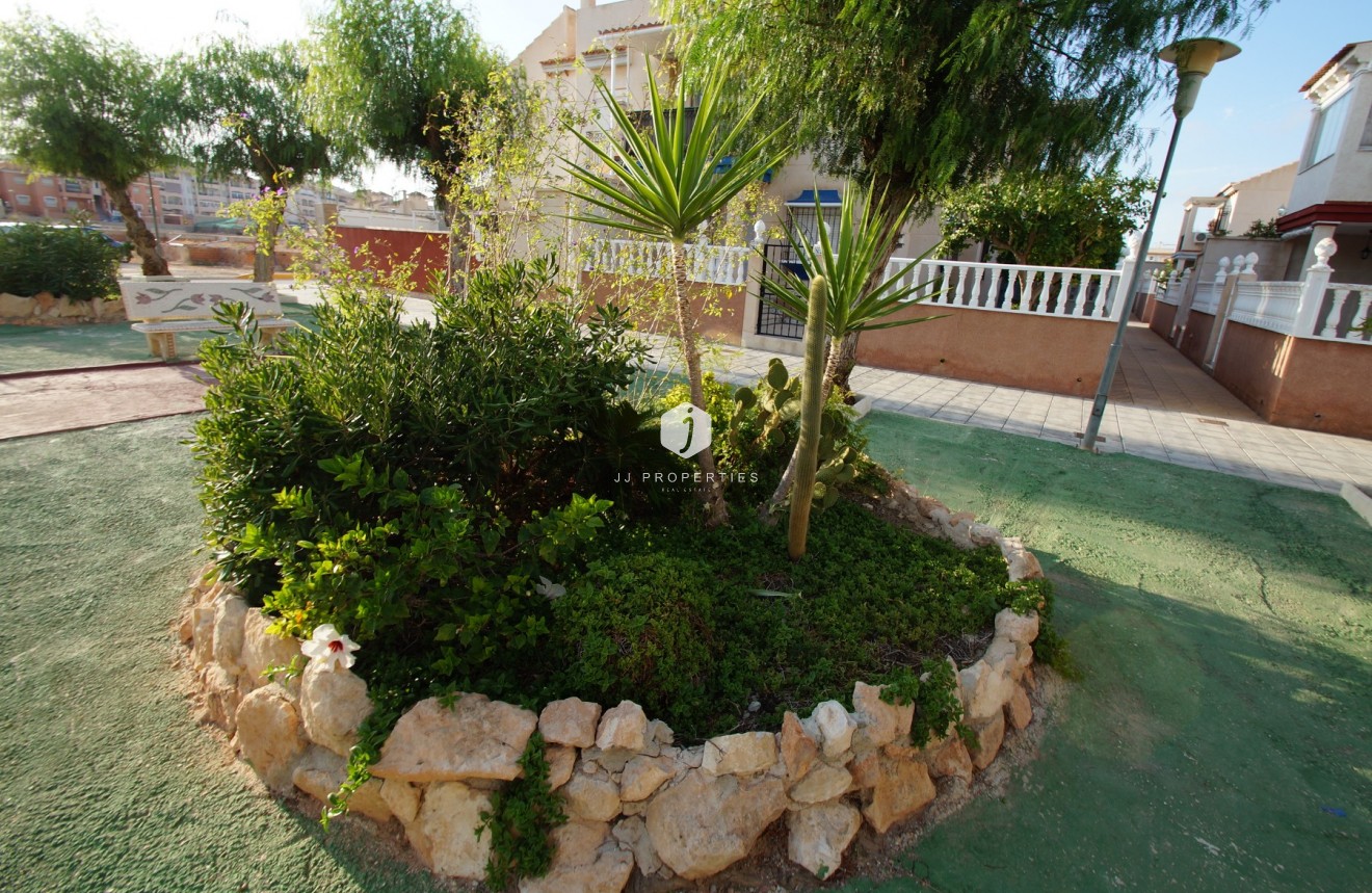 Aus zweiter Hand - Bungalow -
Orihuela Costa - Costa Blanca