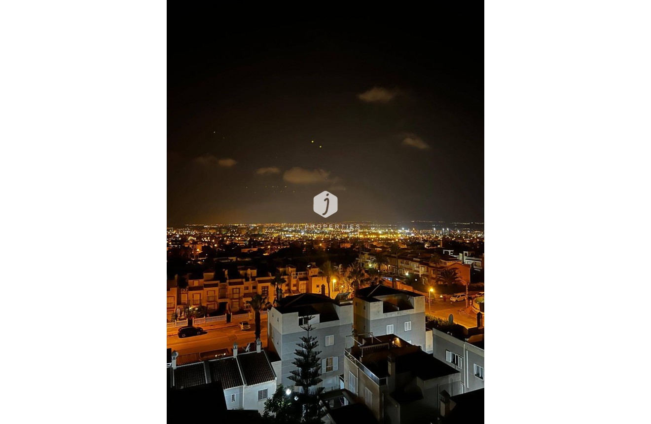 Tweedehands - Appartement / flat -
Torrevieja - aguas nuevas