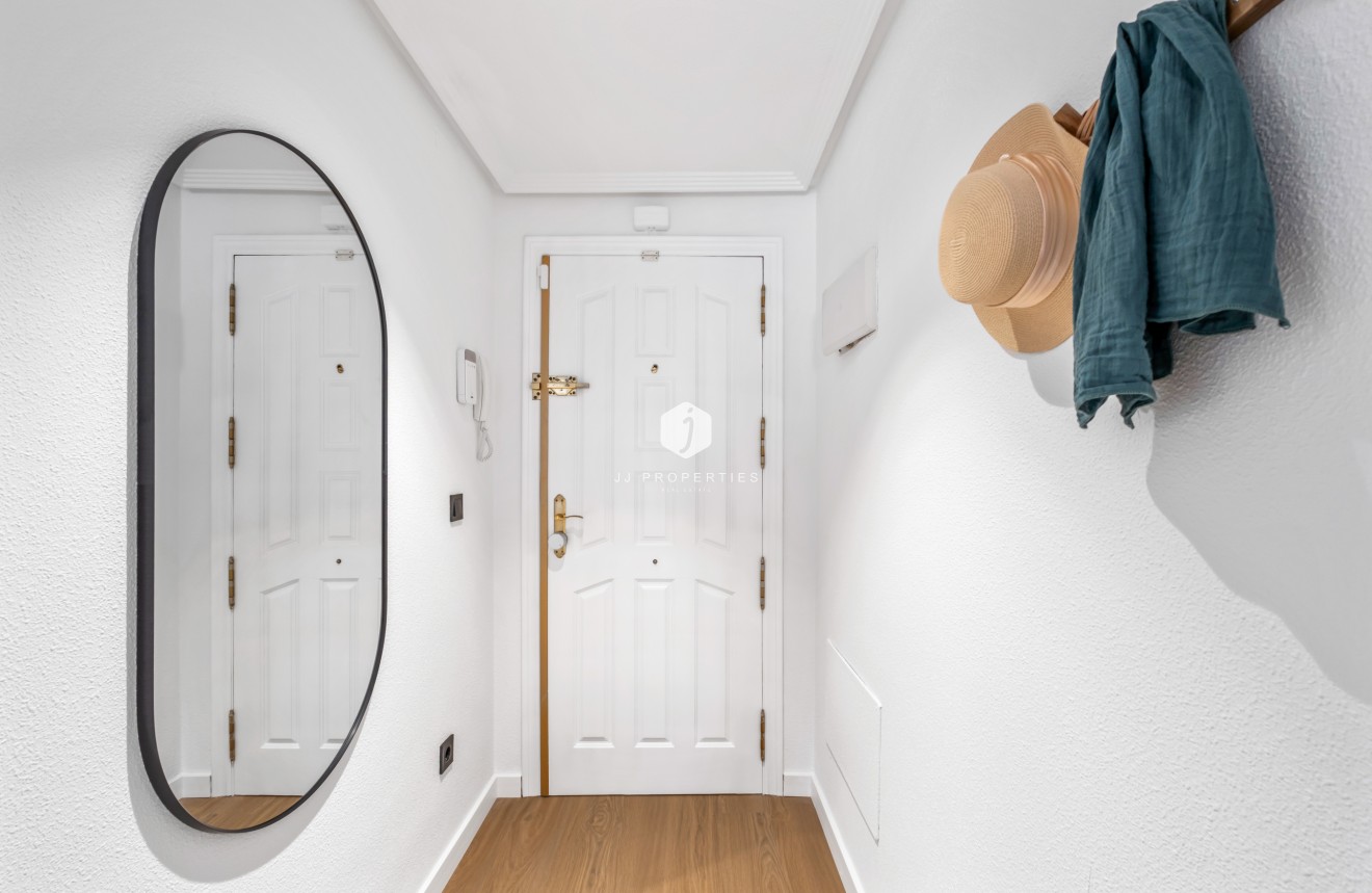 Aus zweiter Hand - Wohnung -
Playa Flamenca - Costa Blanca