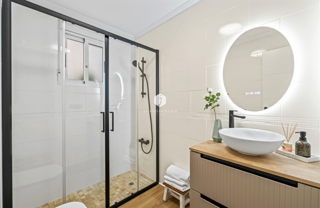Aus zweiter Hand - Wohnung -
Playa Flamenca - Costa Blanca