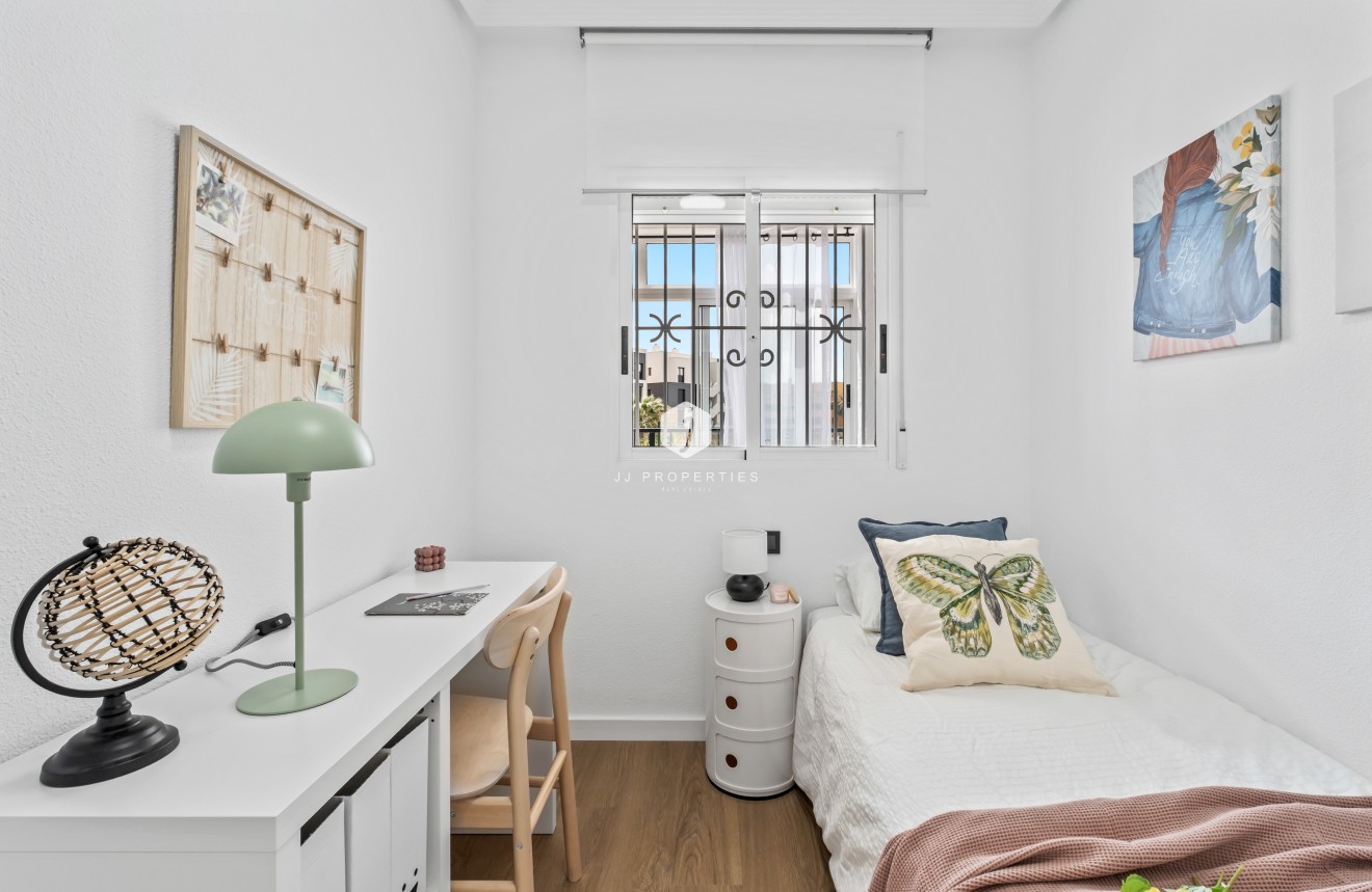 Aus zweiter Hand - Wohnung -
Playa Flamenca - Costa Blanca