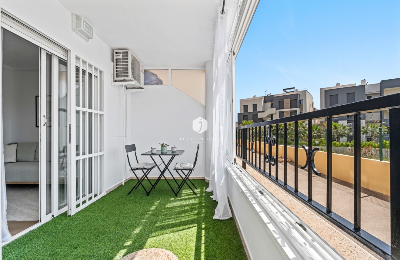 Aus zweiter Hand - Wohnung -
Playa Flamenca - Costa Blanca