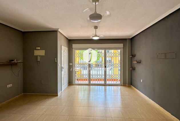Aus zweiter Hand - Bungalow -
Daya Nueva - Costa Blanca