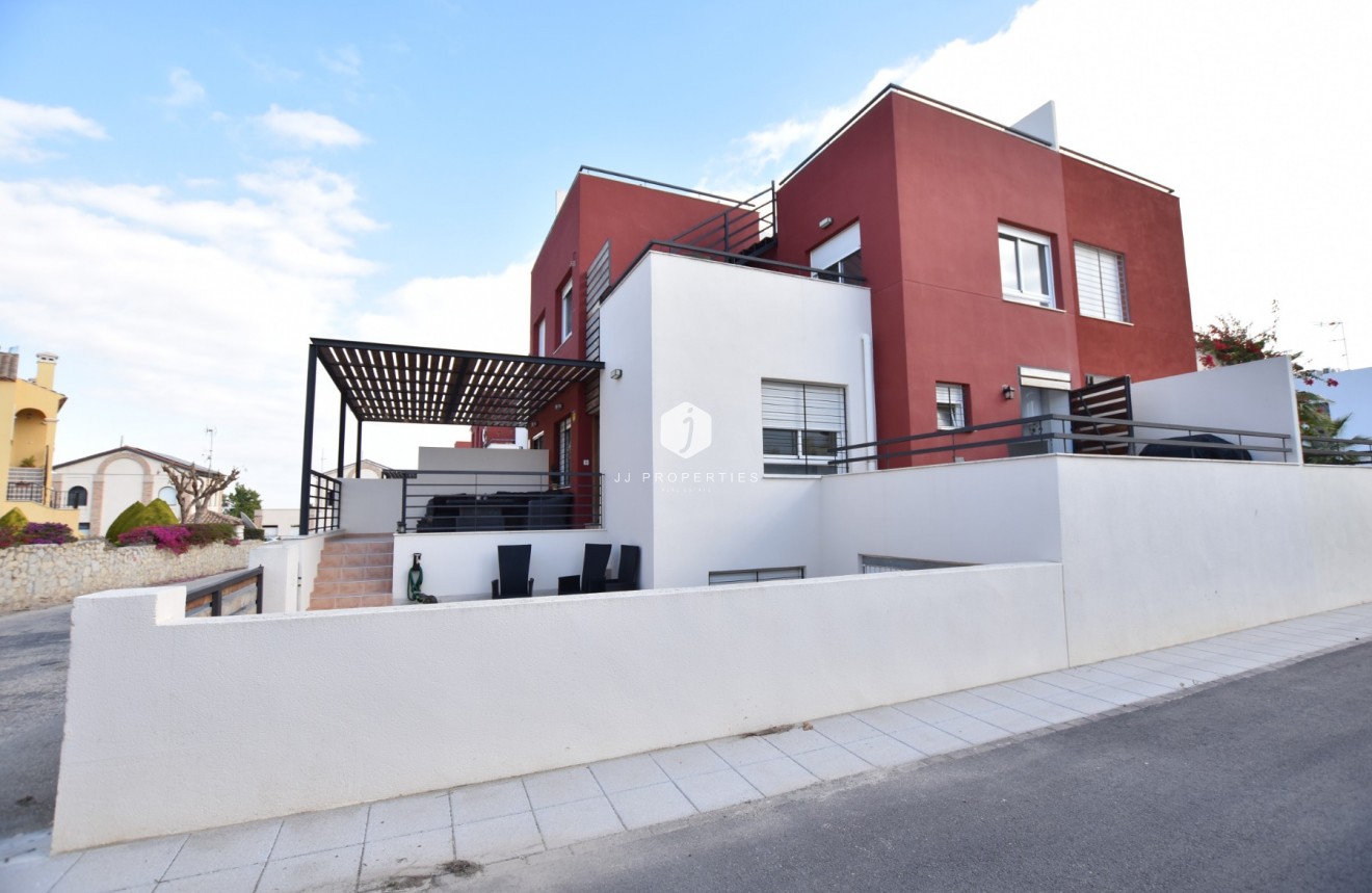 Aus zweiter Hand - Villa -
Algorfa - Inland