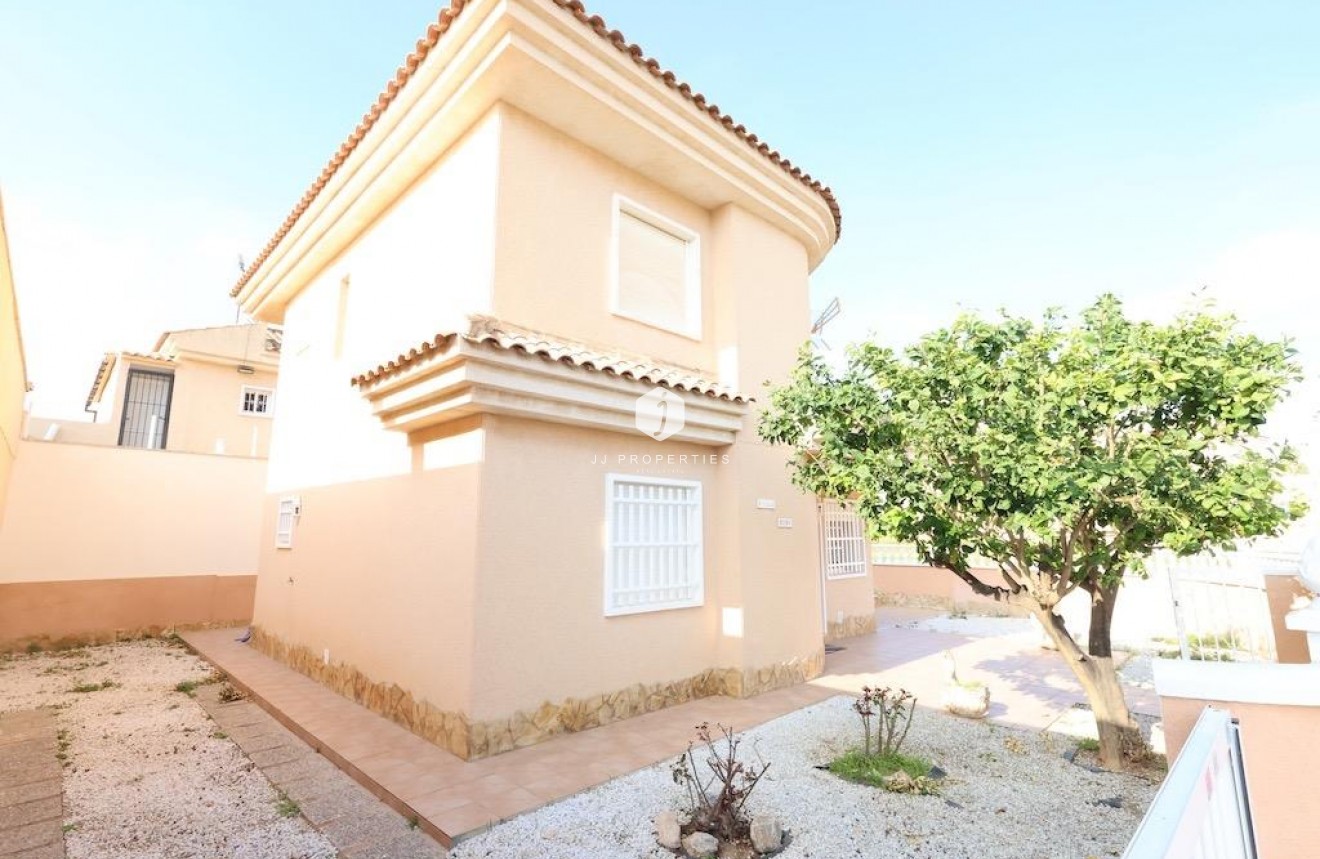 Resale - Villa -
Torrevieja - Costa Blanca