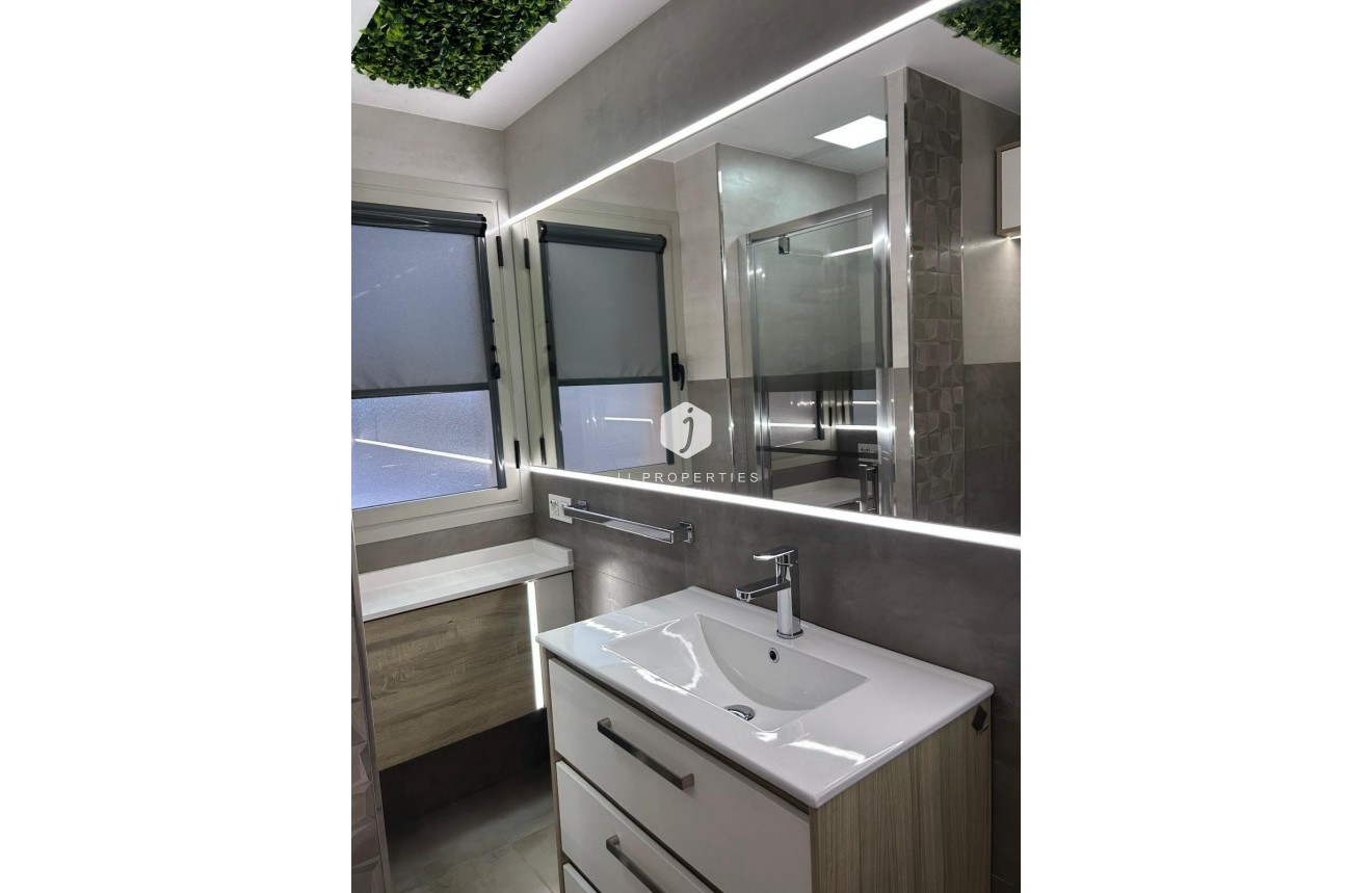 D'occasion - Appartement -
Torrevieja - Playa del Cura