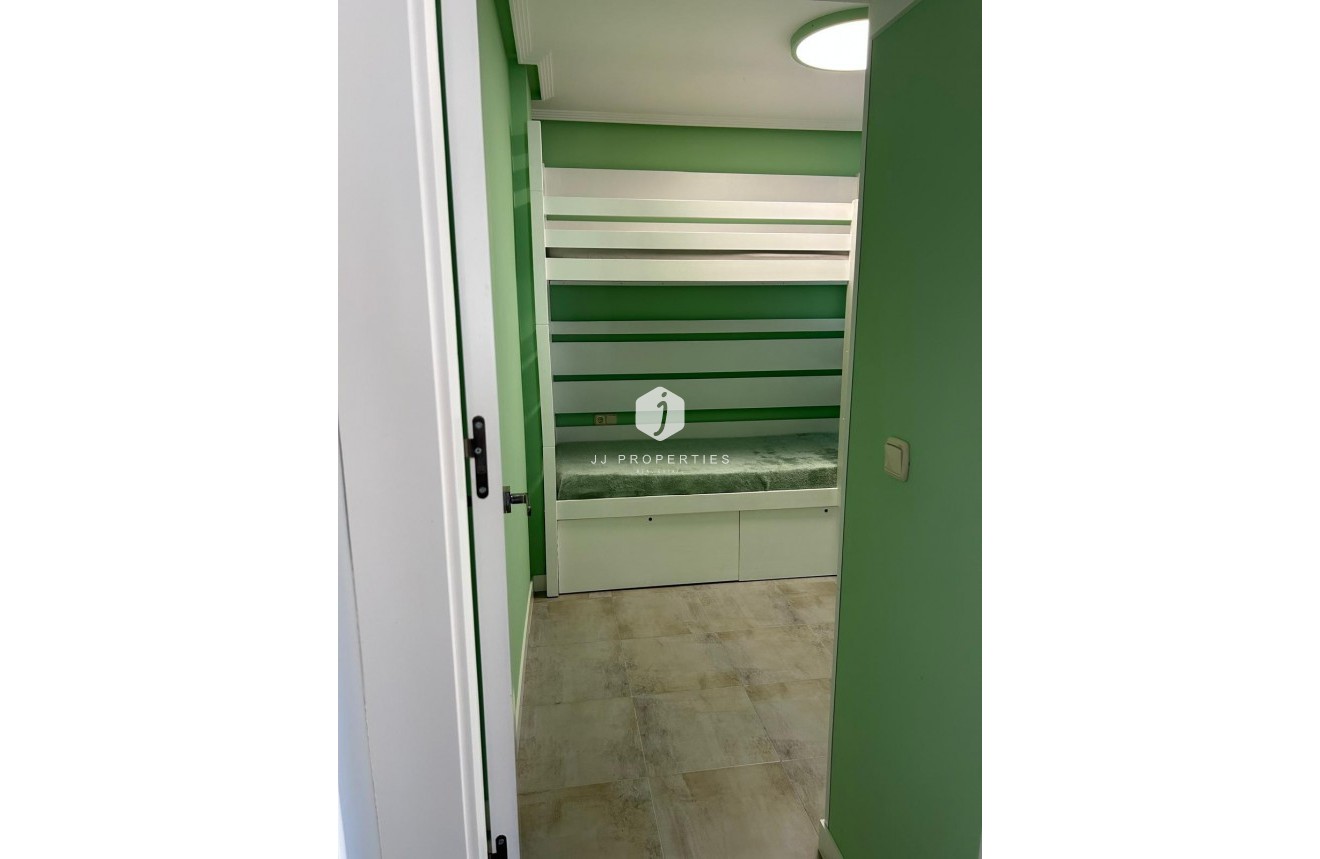 D'occasion - Appartement -
Torrevieja - Playa del Cura