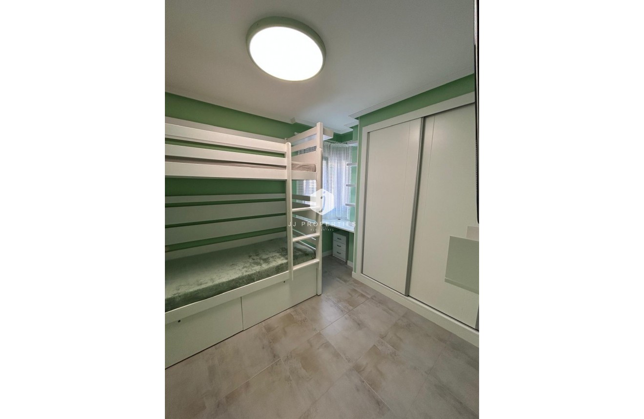 D'occasion - Appartement -
Torrevieja - Playa del Cura