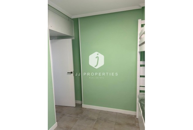 D'occasion - Appartement -
Torrevieja - Playa del Cura