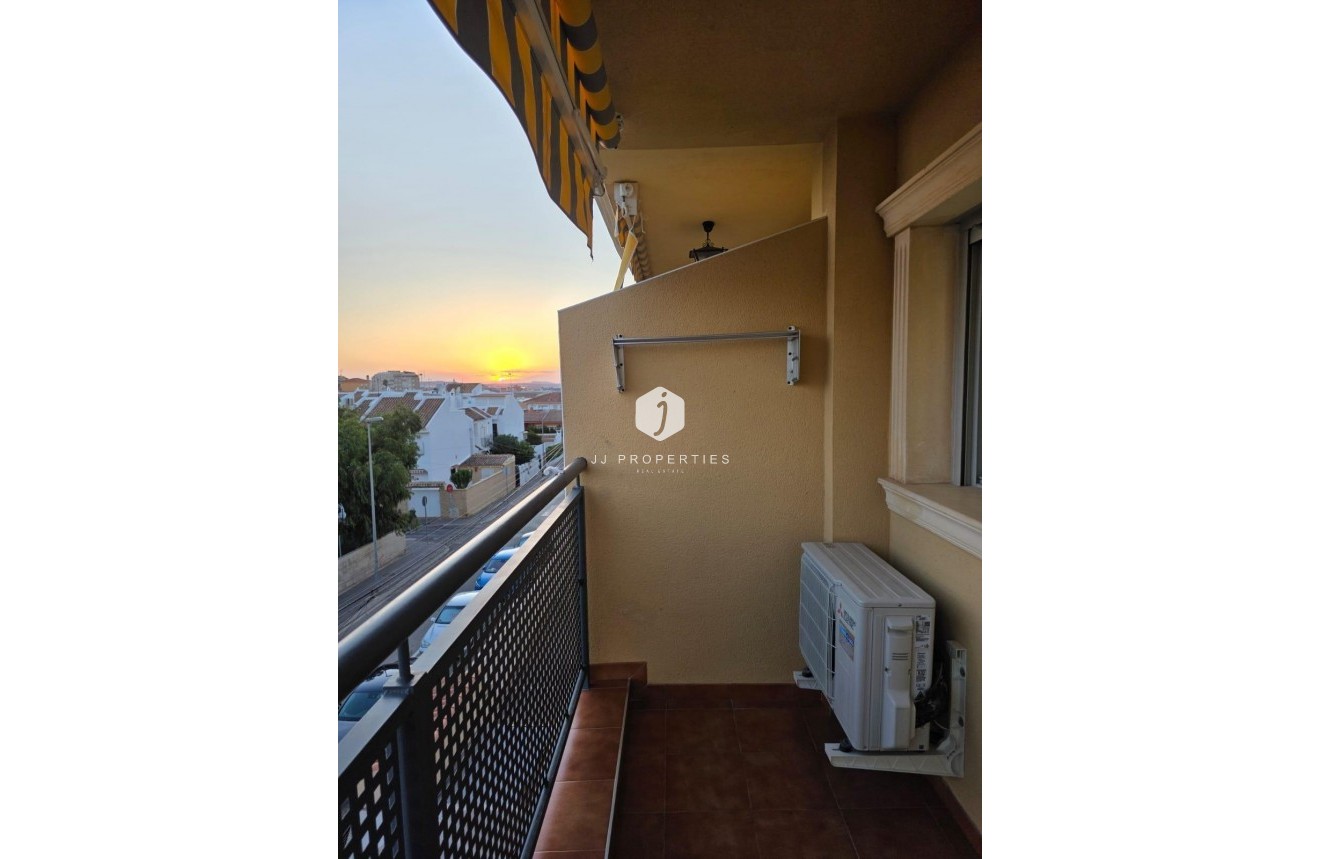 D'occasion - Appartement -
Torrevieja - Playa del Cura