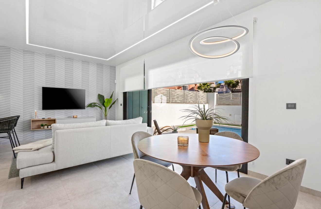 Tweedehands - Villa -
Orihuela Costa - Costa Blanca