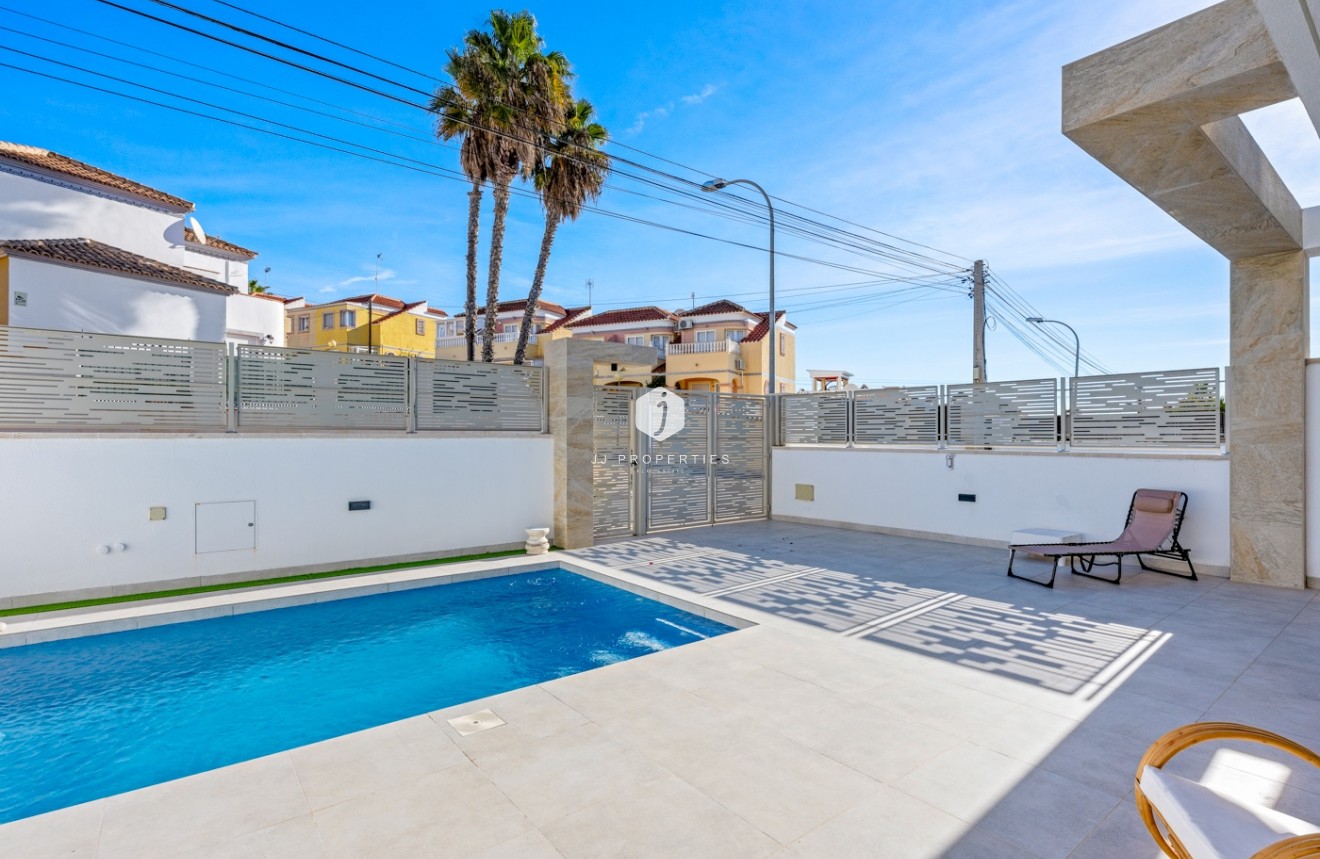 Tweedehands - Villa -
Orihuela Costa - Costa Blanca