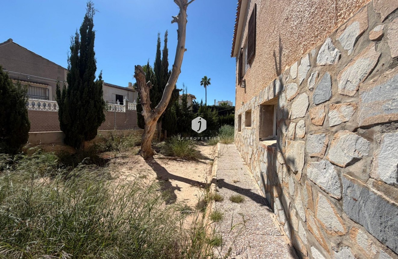 Resale - Villa -
Torrevieja - Los Balcones - Los Altos del Edén