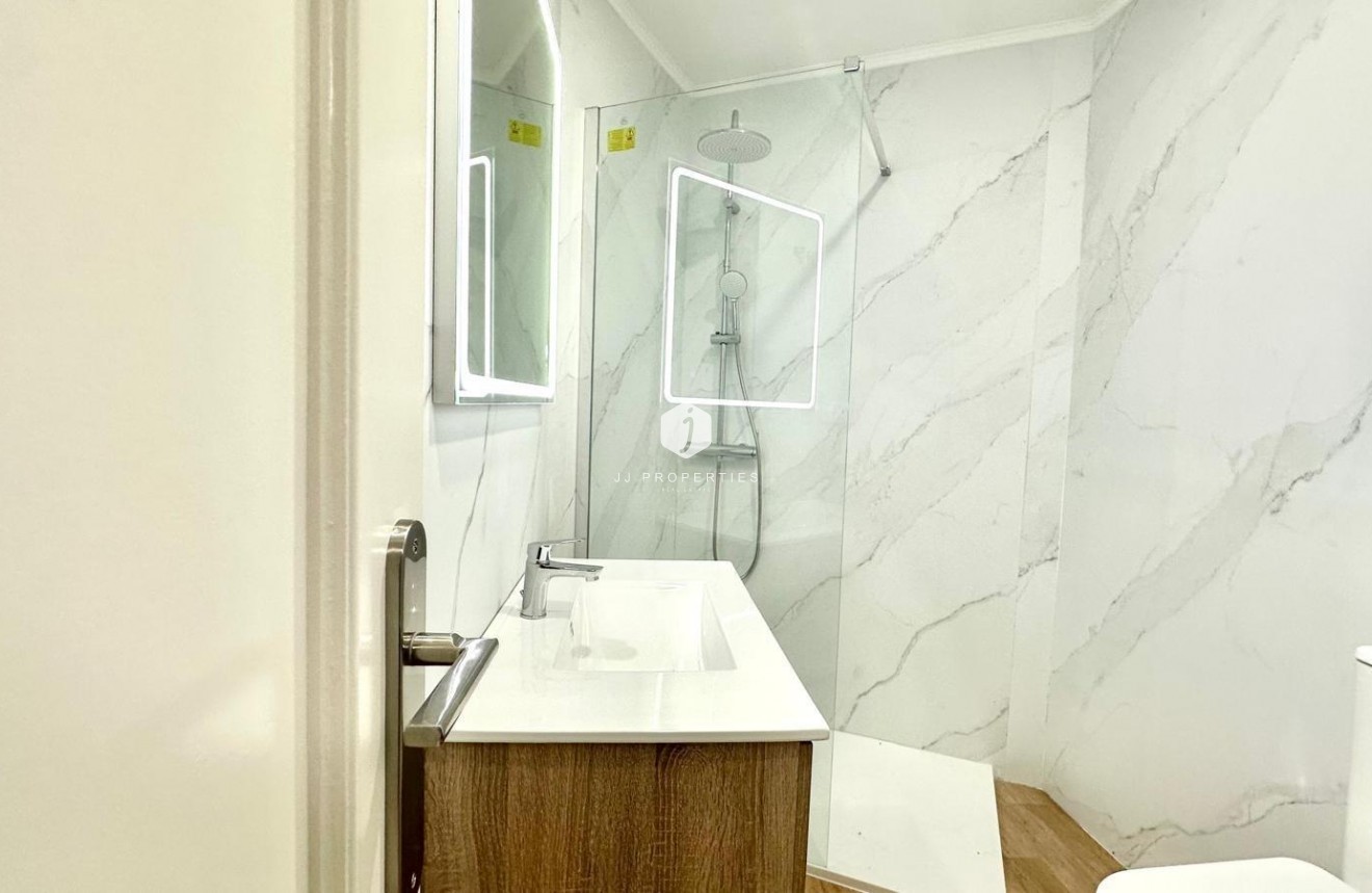 Aus zweiter Hand - Wohnung -
Torrevieja - La Mata Pueblo