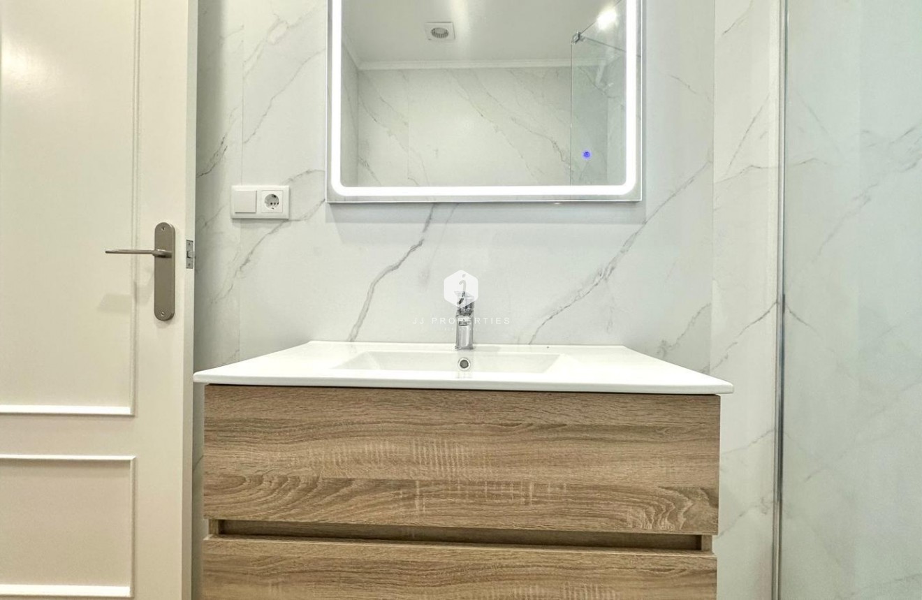 Aus zweiter Hand - Wohnung -
Torrevieja - La Mata Pueblo