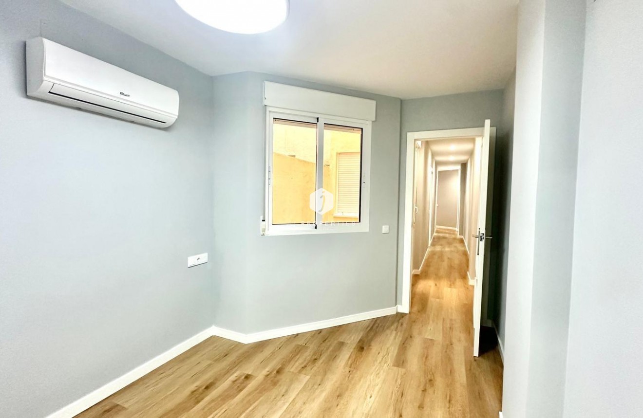 Aus zweiter Hand - Wohnung -
Torrevieja - La Mata Pueblo