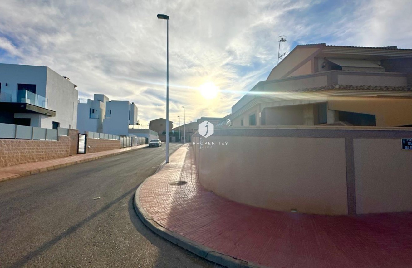 Segunda mano - Chalet -
Torrevieja - La siesta