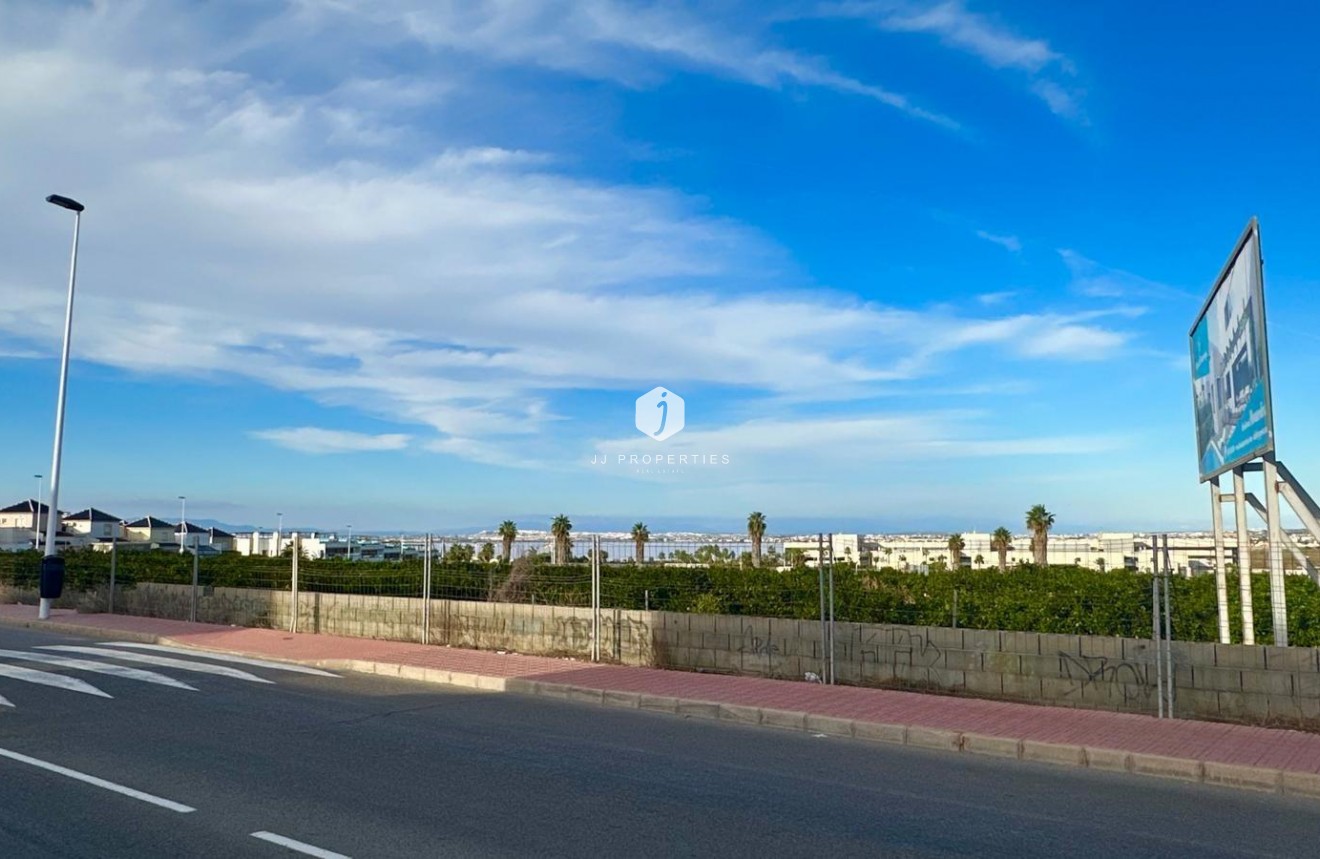 Segunda mano - Chalet -
Torrevieja - La siesta