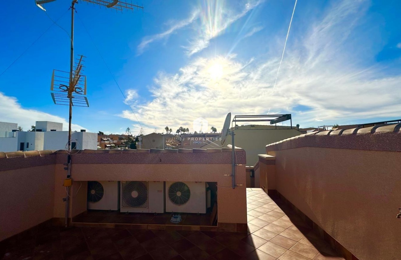 Segunda mano - Chalet -
Torrevieja - La siesta