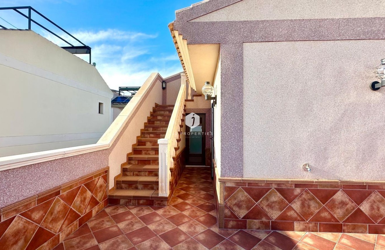 Segunda mano - Chalet -
Torrevieja - La siesta