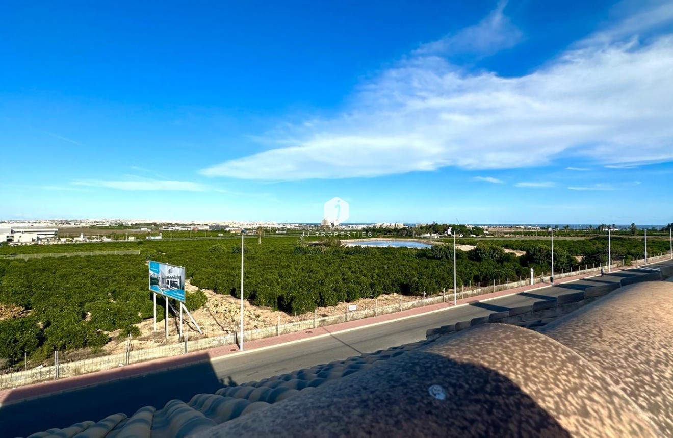 Segunda mano - Chalet -
Torrevieja - La siesta