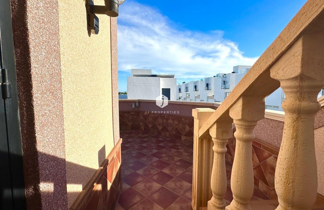 Segunda mano - Chalet -
Torrevieja - La siesta
