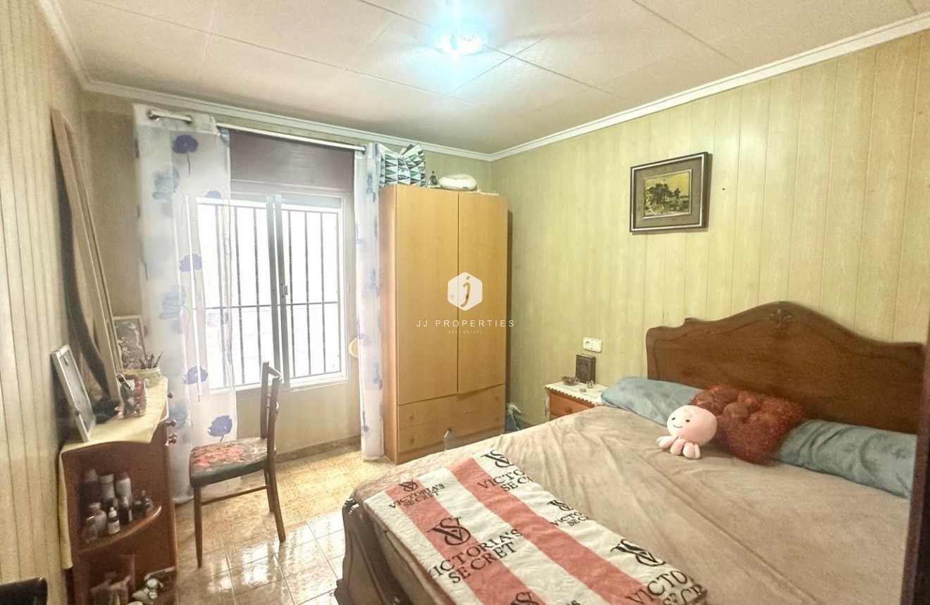 Resale - Chalet -
Torrevieja - Playa del Cura