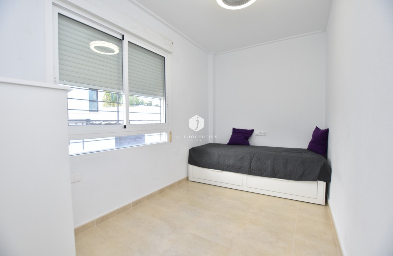 Aus zweiter Hand - Villa -
Algorfa - Inland