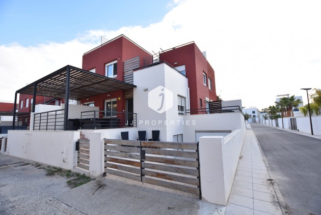 Aus zweiter Hand - Villa -
Algorfa - Inland