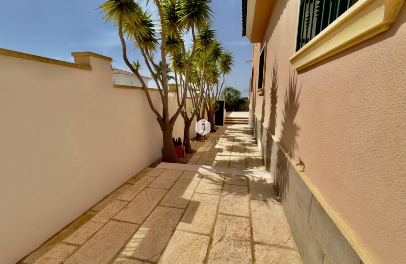 Segunda mano - Villa -
Ciudad Quesada - Costa Blanca