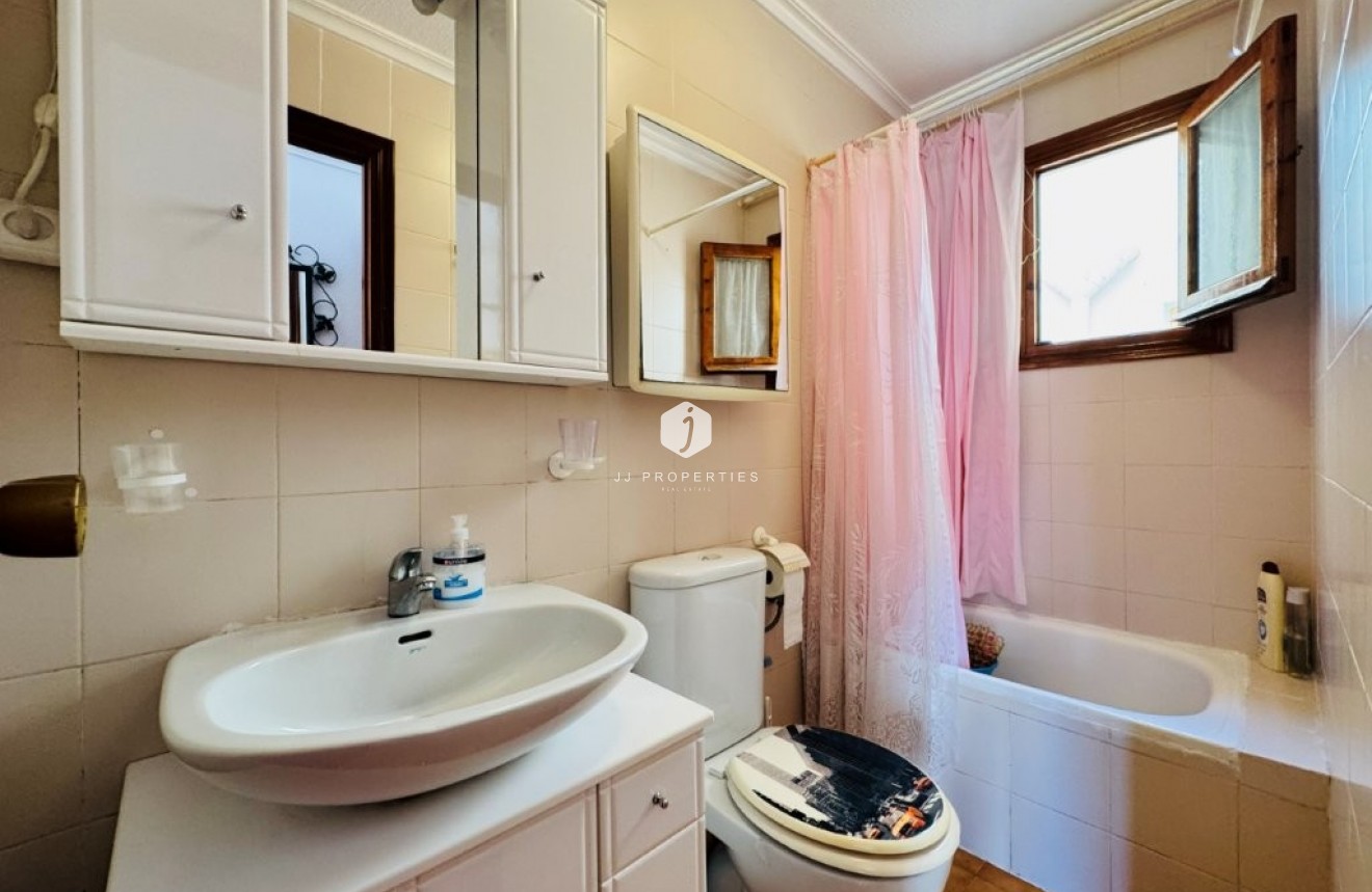Resale - Apartment / flat -
La Mata - Costa Blanca
