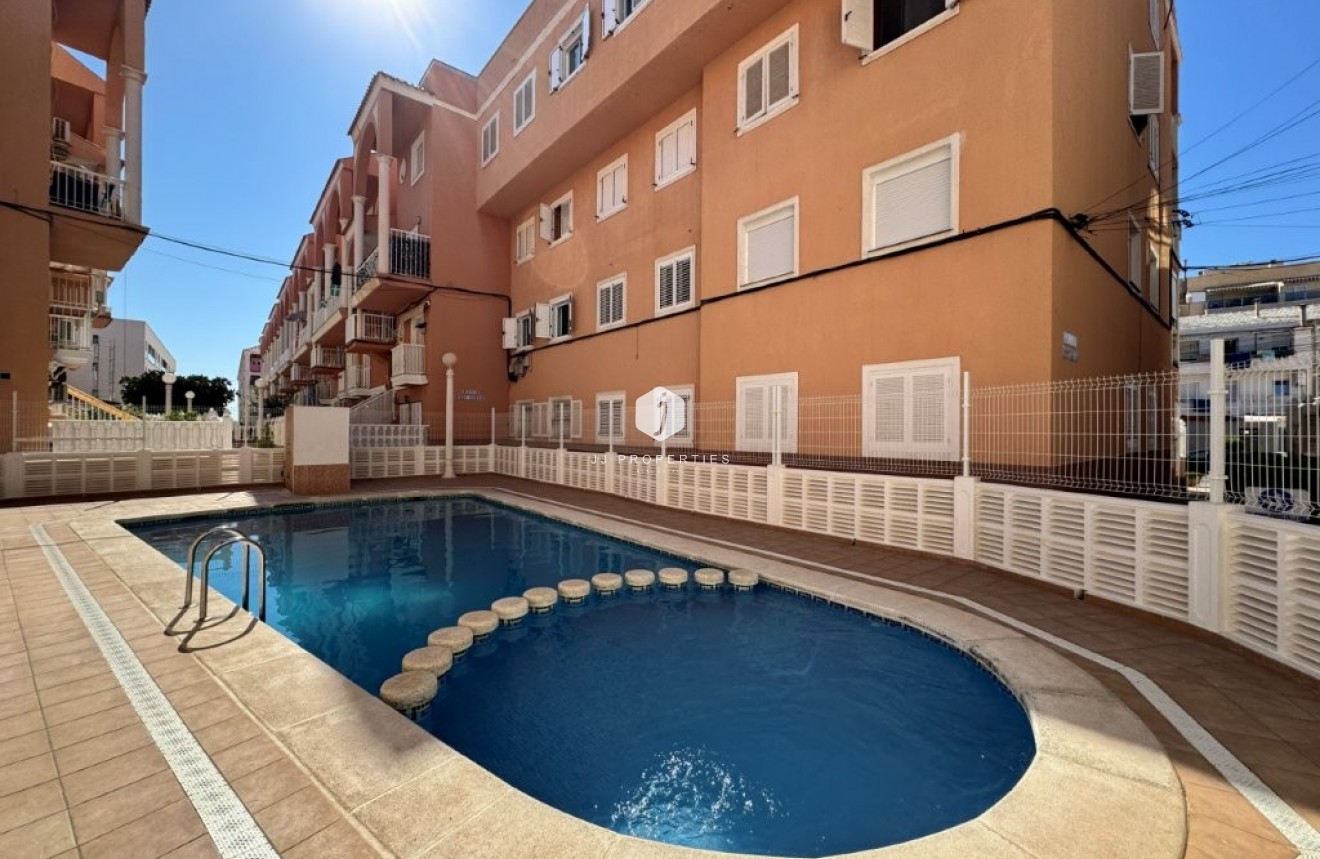 Resale - Apartment / flat -
La Mata - Costa Blanca