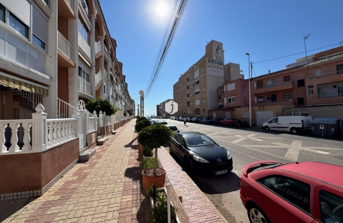 Resale - Apartment / flat -
La Mata - Costa Blanca