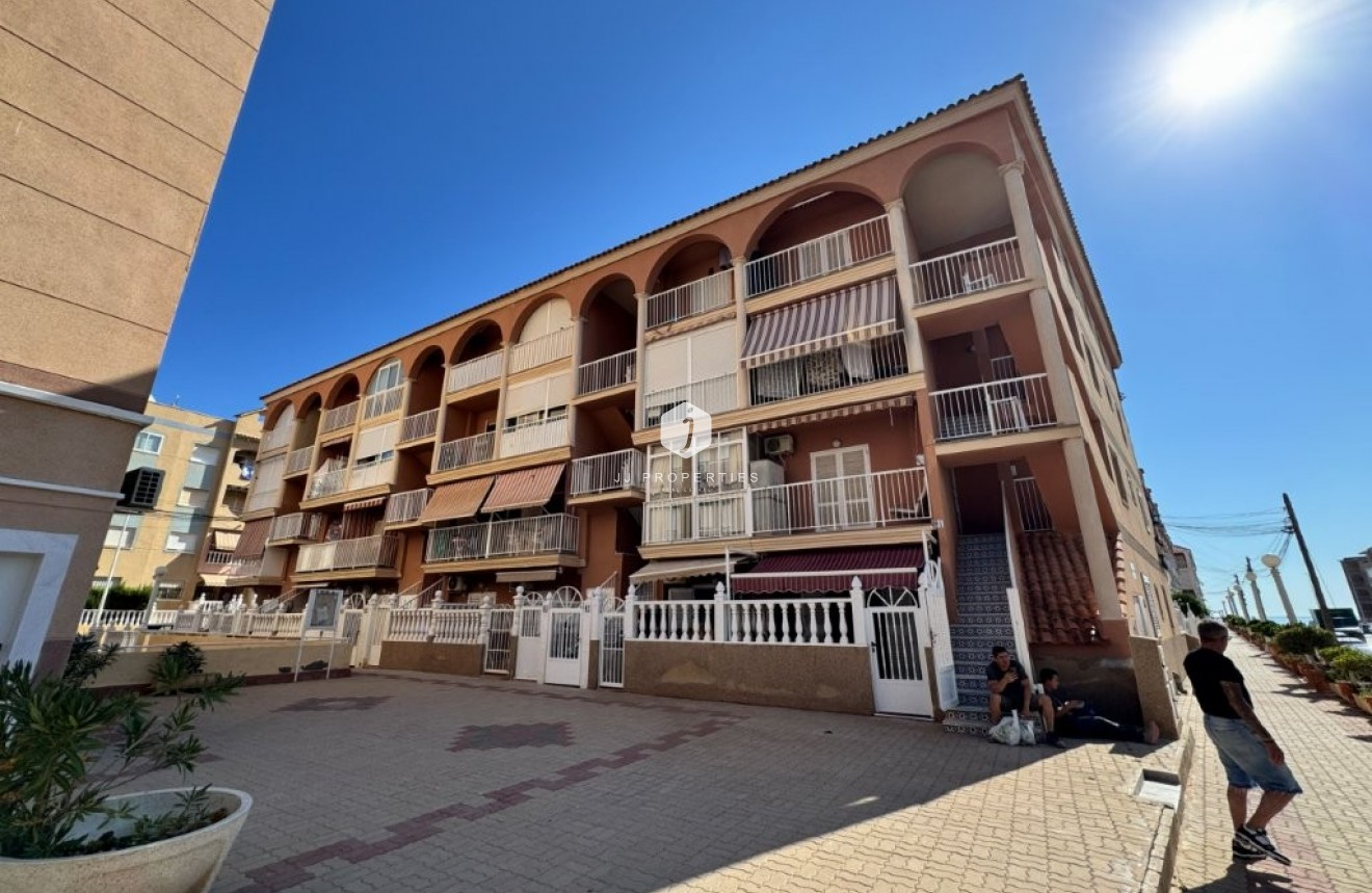 Resale - Apartment / flat -
La Mata - Costa Blanca