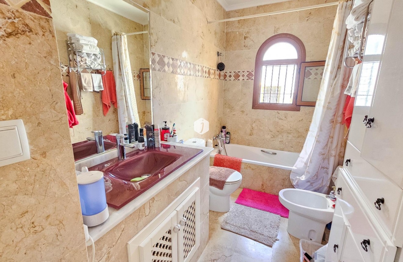 Aus zweiter Hand - Chalet -
Orihuela Costa - PAU 8