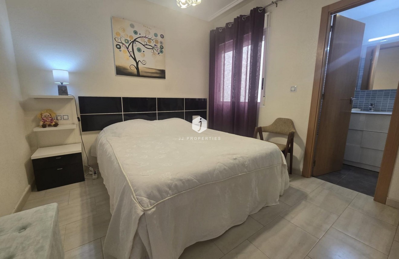 D'occasion - Appartement -
Torrevieja - Centro