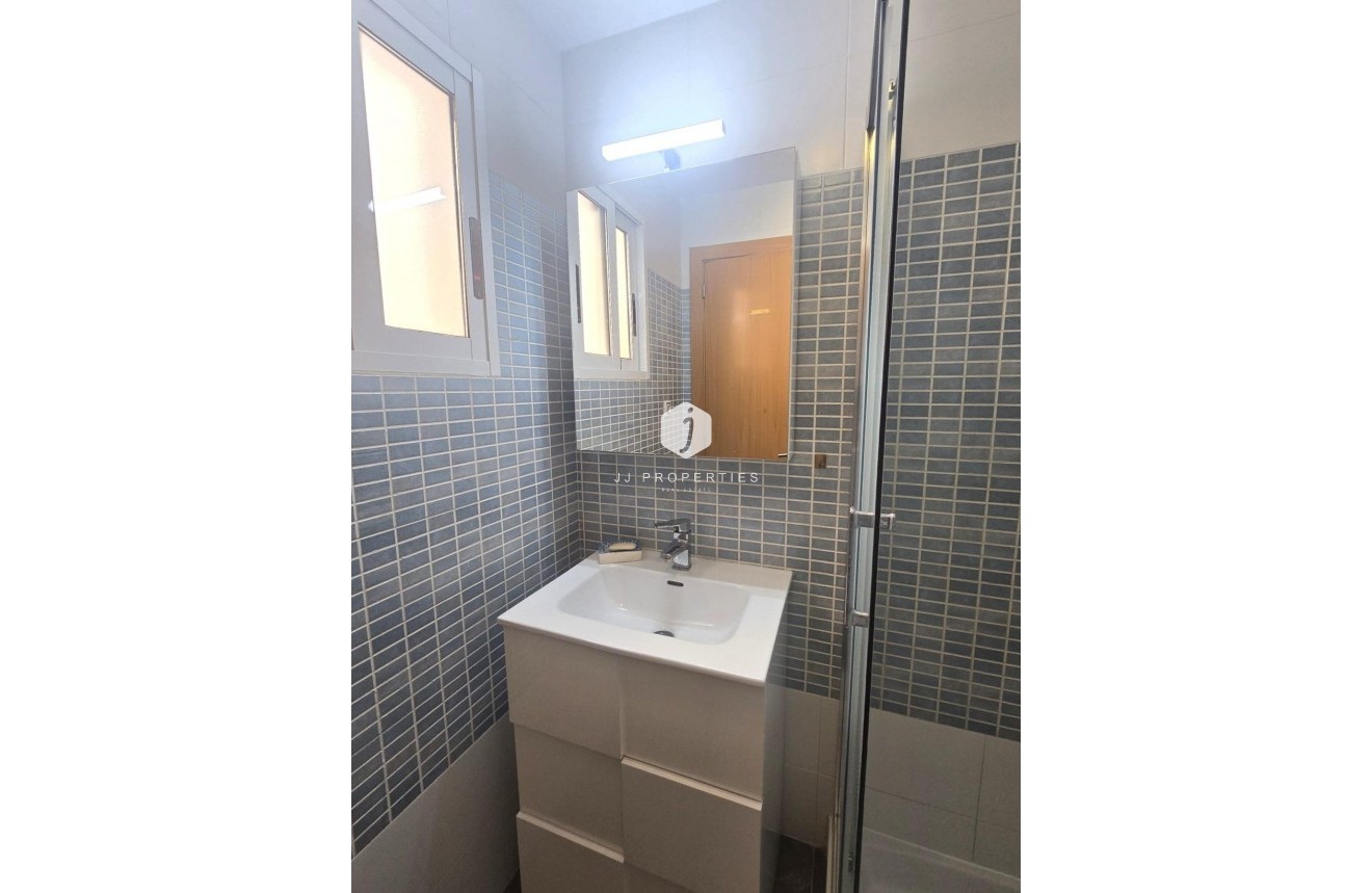 D'occasion - Appartement -
Torrevieja - Centro