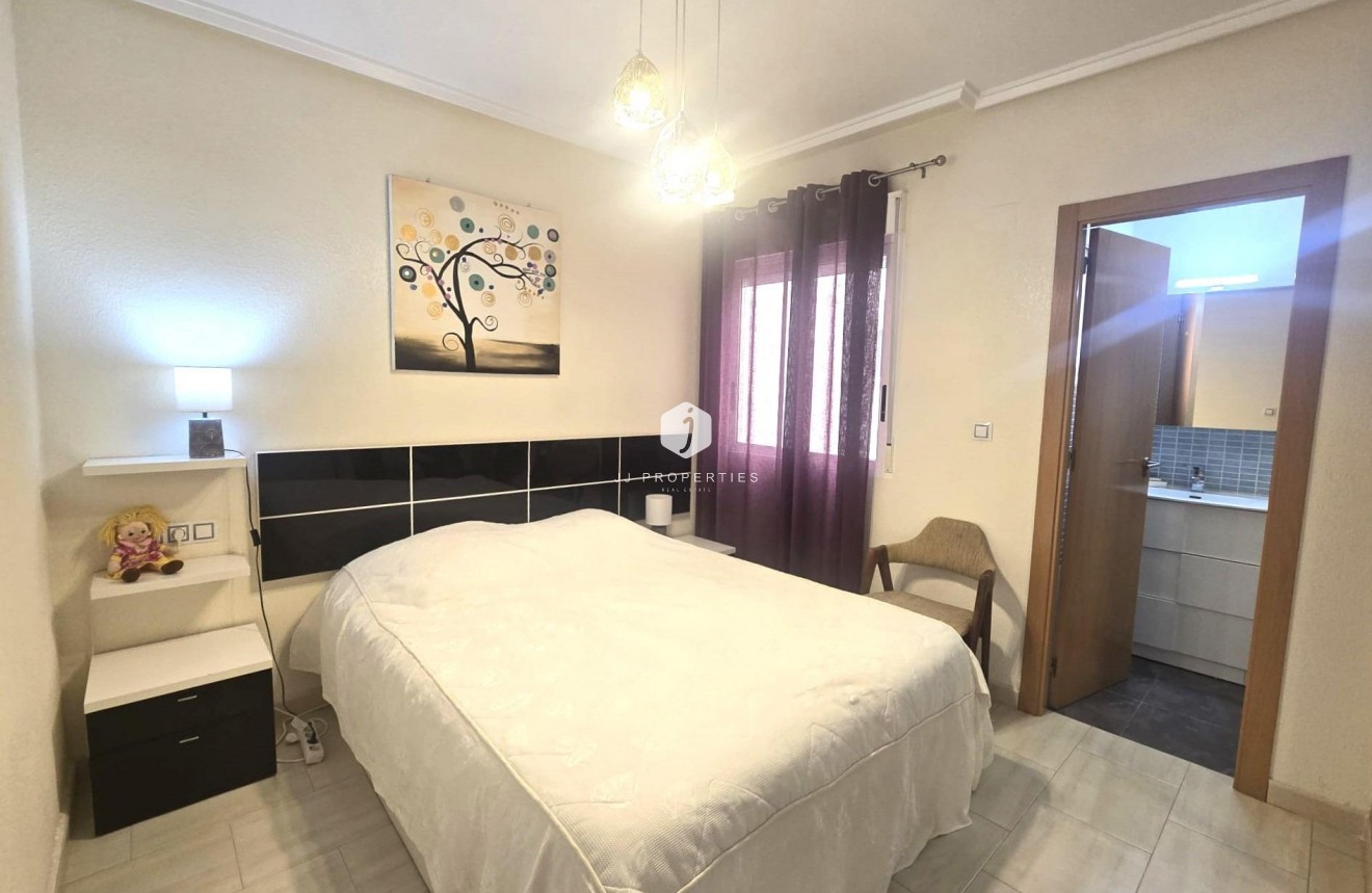 D'occasion - Appartement -
Torrevieja - Centro